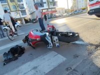 Aksaray'da motosikletin minibüsle çarpıştığı kazada yaralanan hemşire yaşam mücadelesini kaybetti