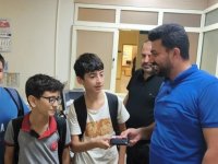 Siirt’te öğrenciler bulduğu cüzdanı sahibine teslim etti