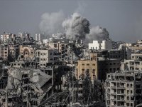 İsrail ordusu Gazze’deki el-Hılu Hastanesi’ni vurdu