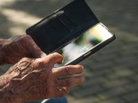 Yaşlılar arkadaş desteğini artık yapay zekadan alıyor