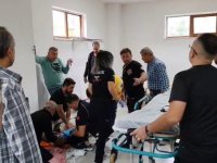 Bolu'da boğazına yiyecek takılan kişiyi sağlık ekibi kurtardı