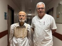 Kalbi 3 kez duran 74 yaşındaki hasta "literatürlük ameliyat"la sağlığına kavuştu