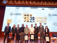 "30 Altı Gençlik Zirvesi" tıp fakültesi öğrencilerini buluşturdu