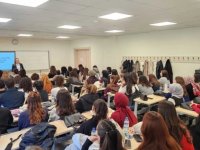 Eskişehir'de "Beslenme ve Diyetetik Alanında Geleceğe Yönelik Öneriler" etkinliği gerçekleştirildi