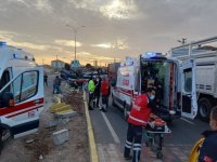 Aksaray'da ambulans ile otomobilin çarpışması sonucu 4 kişi yaralandı