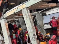 Kocaeli'de çöken binanın enkazında kalan çiftin cansız bedenlerine ulaşıldı