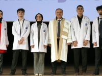 ERÜ Tıp Fakültesinin yeni öğrencileri beyaz önlük giydi