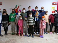 Minik Muhammed, lösemiyle mücadele ederken öğretmenlerinin desteğiyle derslerinden geri kalmıyor