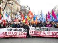 Fransa'da emekliler, bütçe projesindeki kemer sıkma önlemlerine karşı sokağa indi