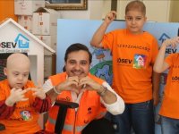 Lösemiyi yenen genç, başka hastaların mücadelesine destek oluyor