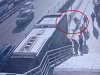Zeytinburnu'nda metrobüsün çarptığı engelli yolcu hayatını kaybetti