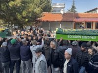 Fatih'te gıda zehirlenmesi şüphesiyle ölen anne ve iki çocuğun cenazesi Afyonkarahisar'da defnedildi