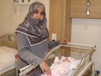 "Yaşamaz" denilen 465 gramlık Hüma bebek anne kucağına kavuştu