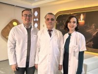 Doktor baba, kızı ve damadı aynı hastanede hizmet veriyor