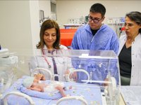 Yenidoğan uzmanının doktor adayı oğlu kendisi gibi prematürelere umut olmak istiyor