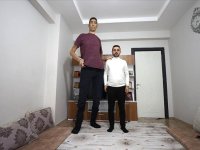 "Dünyanın en uzun adamı" Sultan'ın hayatı İngiltere'de belgesel olacak