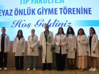 Biruni Üniversitesi Tıp Fakültesi öğrencileri beyaz önlük giydi