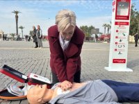 İzmir'de 20 bölgeye ani kalp durmalarına karşı şok cihazı yerleştirildi
