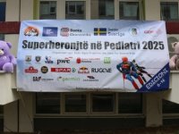 Kosova'da hasta çocukların yüzünü "süper kahramanlar" güldürdü