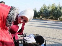 Bakan Göktaş, kardeşleriyle devlet korumasına alınan Adnan'ı ziyaret etti: