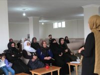 Sağlık çalışanları, eğitimlerle toplumun "sağlık okuryazarlığı" düzeyini arttırıyor