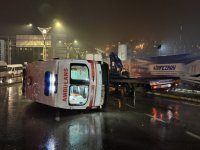Kocaeli'de hasta taşıyan ambulans ile minibüsün çarpışması sonucu 6 kişi yaralandı