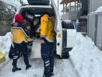 Düzce'de sağlık ekipleri kar paletli ambulanslarla köylerdeki hastalara ulaştı