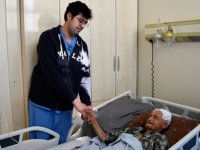 Felç geçirmesine neden olan tümörden 4 saatlik ameliyatla kurtuldu