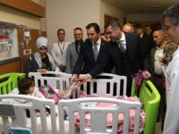 Bitlis Valisi Karakaya, görev başında yeni yılı karşılayan personeli ve hastaları ziyaret etti