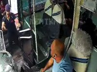 Adana'da Trafikte Yol Verme Kavgası: Ambulans Şoförü İle Otobüs Sürücüsü Birbirine Girdi