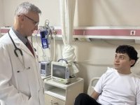 17 Yaşındaki Hidayet Eren'e İzmir'de Hayat Kurtaran Operasyon: 'Ross Ameliyatı' ile Sağlığına Kavuştu