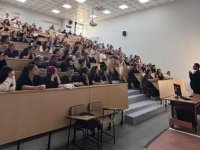 Sağlık Araştırma ve Uygulama Merkezinde İletişim Eğitimi: Hastane Çalışanlarına Beden Dili ve Etkili İletişim Semineri