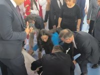 Afyonkarahisar'da Törende Bayılan Öğrenciye İlk Müdahale Protokolden Geldi