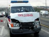 Erzurum'da ambulansla otomobil çarpıştı: 4 yaralı