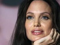 Angelina yaptı aldıran aldırana