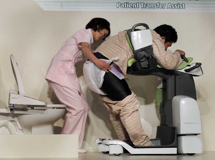 hasta-ve-yaslilar-icin-robot1.jpg