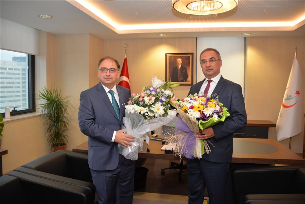 kamu-hastaneleri-genel-mudurlugunde-devir-teslim-toreni.png