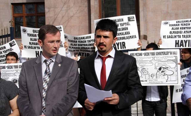 tibbi-sekreterler-protesto2.jpg