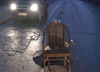 Ortada kuyu var yandan geç!