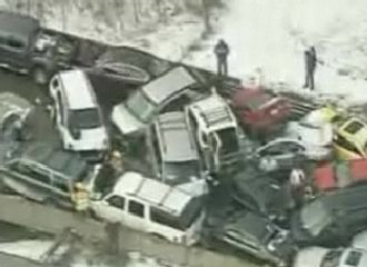 ABD'de 40 Araç birbirine girdi