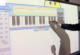 Akıllı tahtalar sınıflardaki yerini alıyor